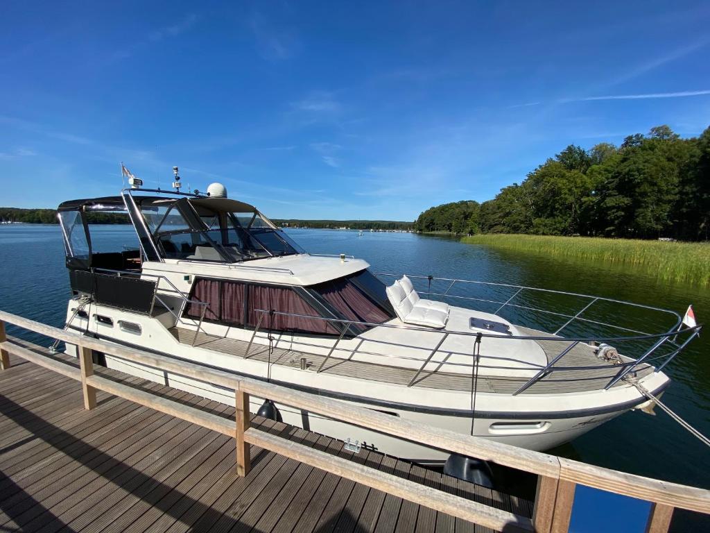 Luxusurlaub auf der Amavida Yacht / Scharmützelsee
