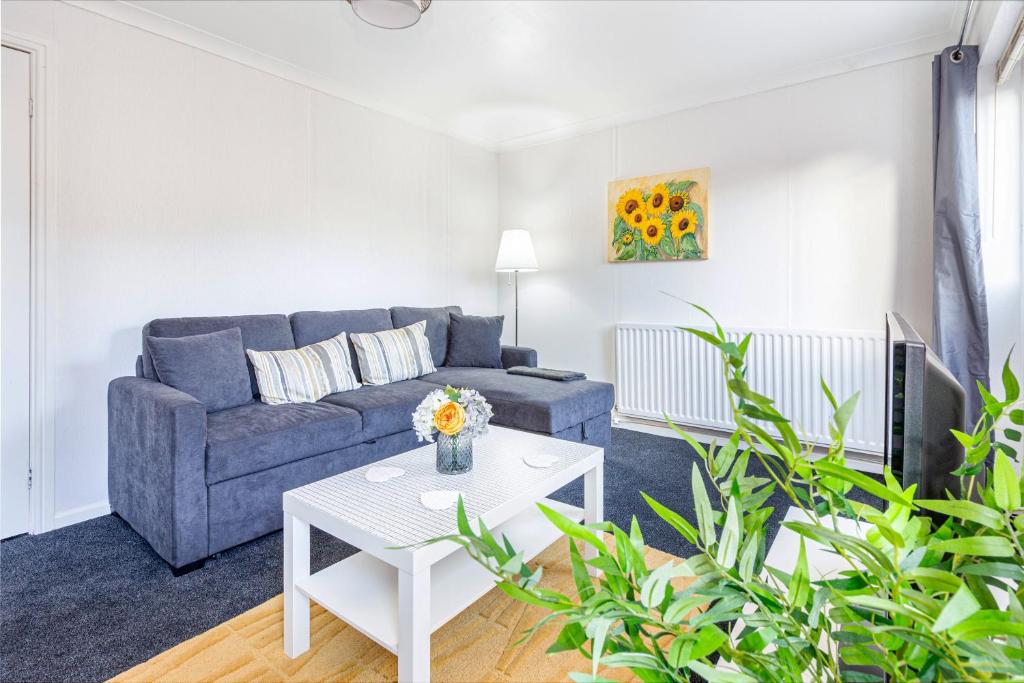 4 Bedrooms Cosy Family Home, Super-Fast Wi-Fi, Free Parking, The Saddlers Gateway