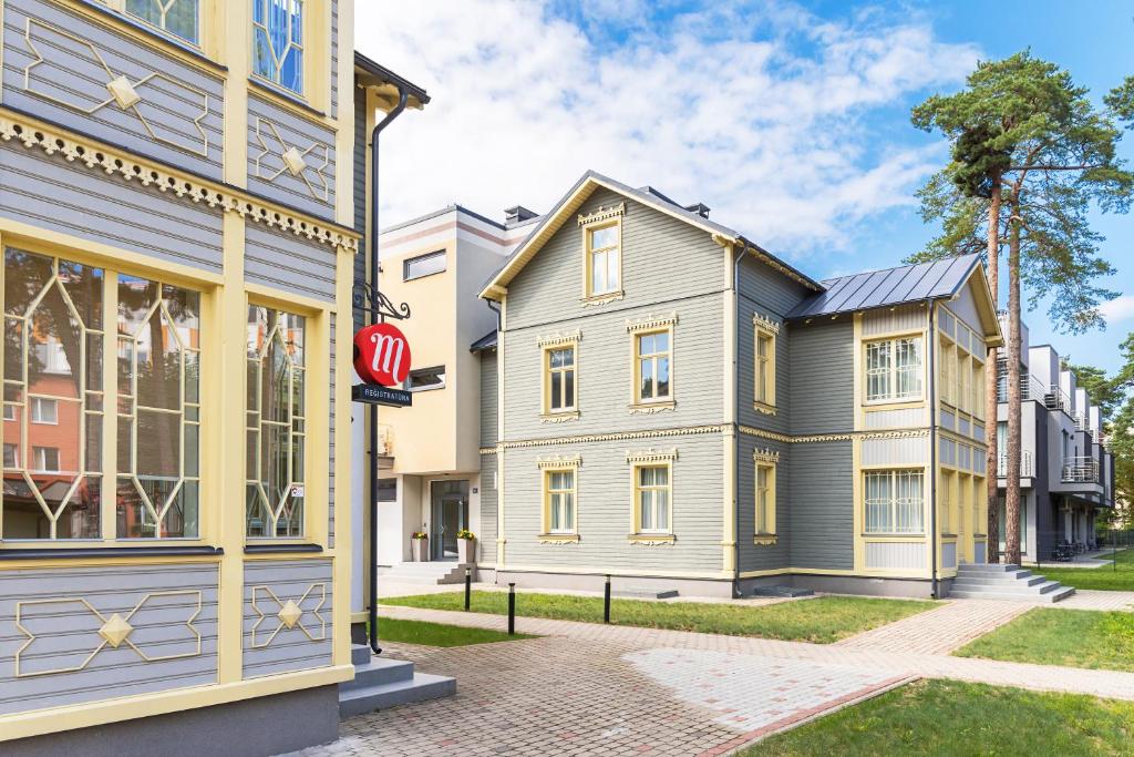 Black Pearl Apartments