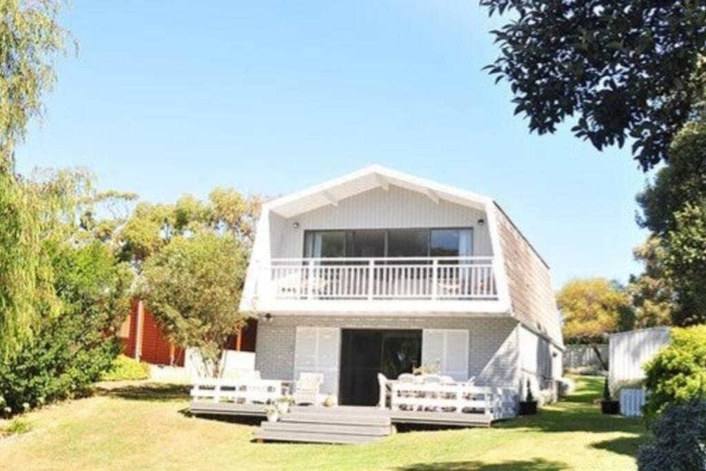 Sabi Robe WiFi 300m to Beach Dog friendly