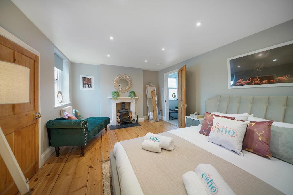 Huge House, Near Rugby Stadium, Pool Table, Parking, Garden
