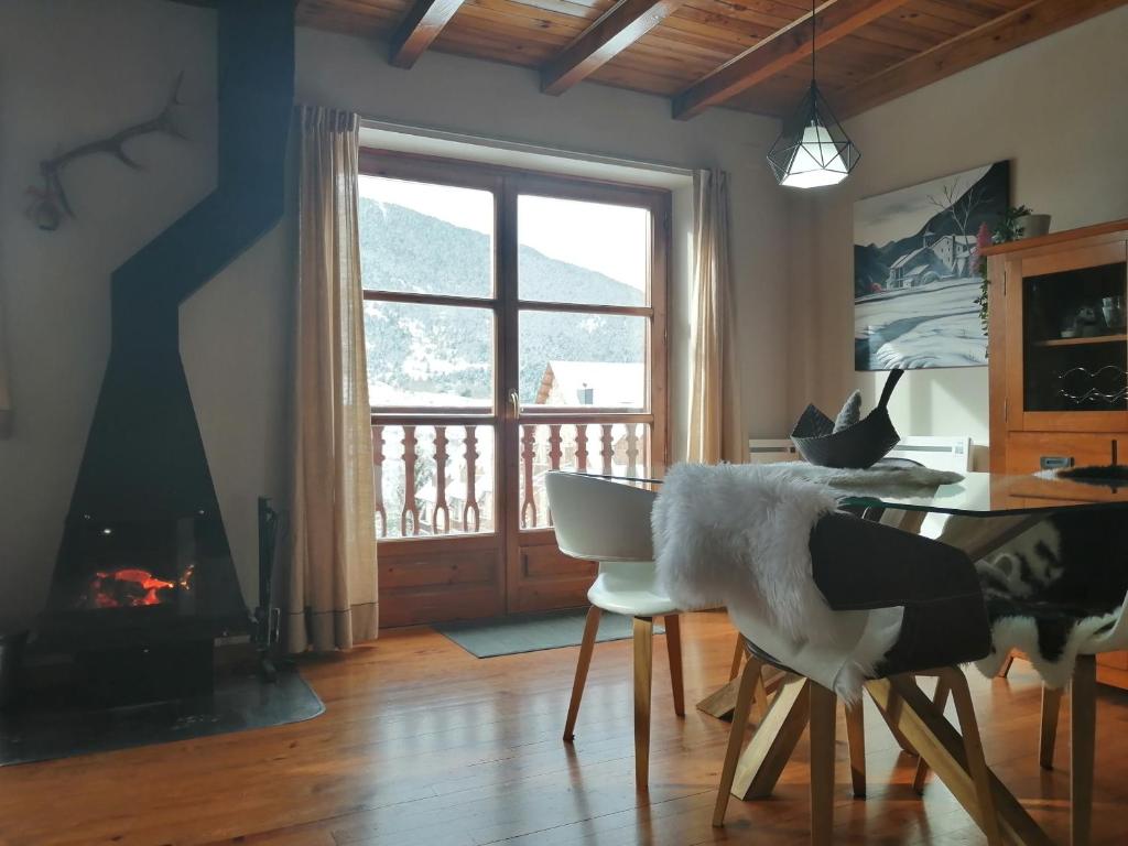 Precioso triplex con jardín y Wifi Puig Falcó 1