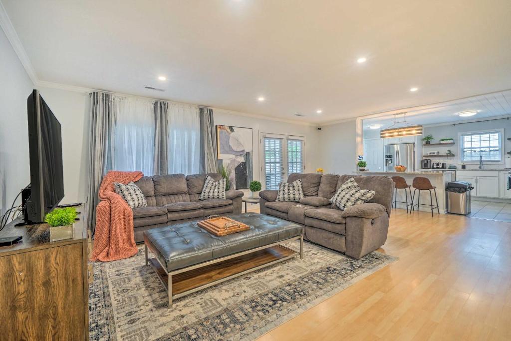 Modern Wilmington Getaway about 6 Miles to Beaches!