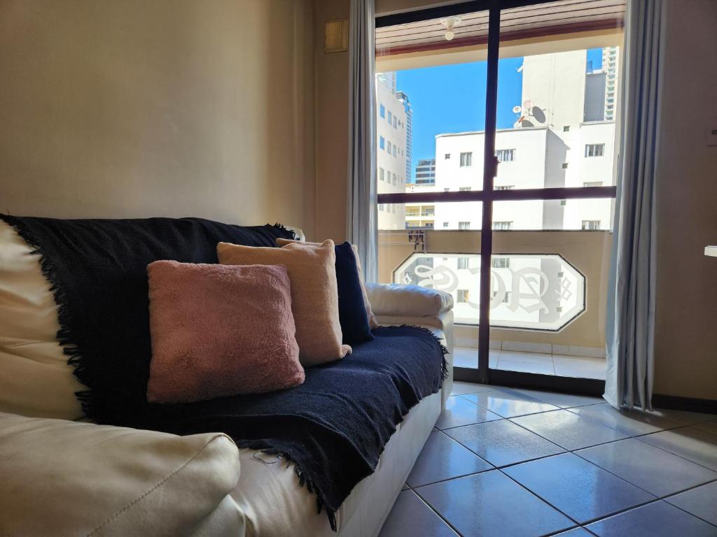 2 quartos a 200mts praia Central, GARAGEM, CHURRASQUEIRA, WI-FI 90 Mbps, PET FRIENDLY