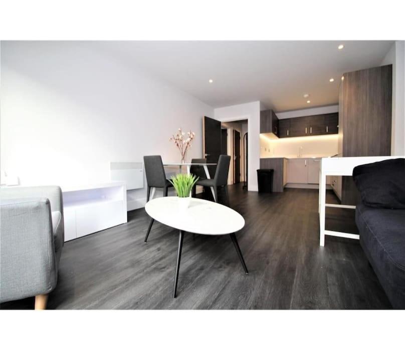 Rent Luxuri - Luxury 2 bed Apartment