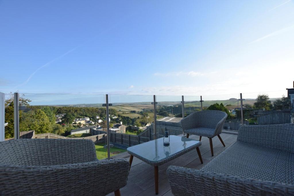 Whispers - 4 bedroom Luxury Family Holiday Home in Salcombe (Sleeps 8)
