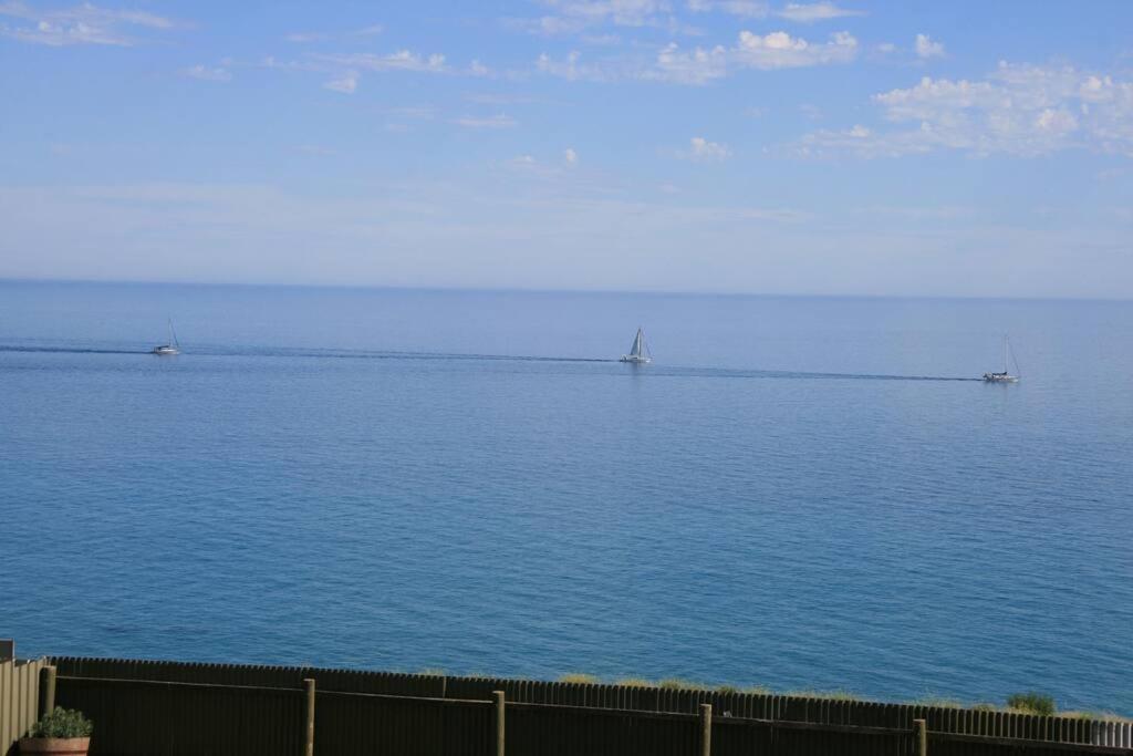 Ocean Blue KI. Absolute ocean front, free WiFi