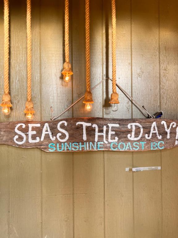 SEAS THE DAY HOUSE 5 star Hottub Pets BBQ Firepit PREMIER LOCATION