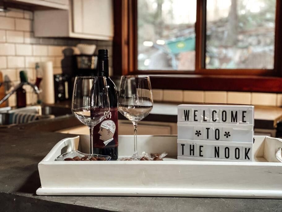 The Nook - Cozy Boho Cabin Near The Beach