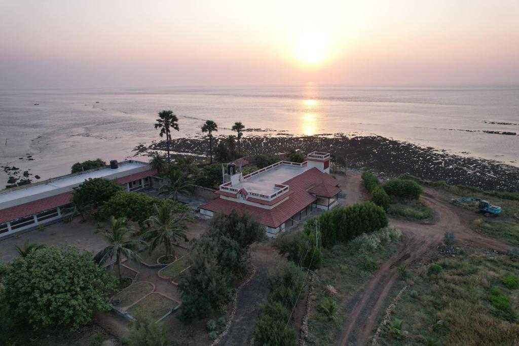 Gopnath Bungalow - A sea view Hotel in Gopnath Beach