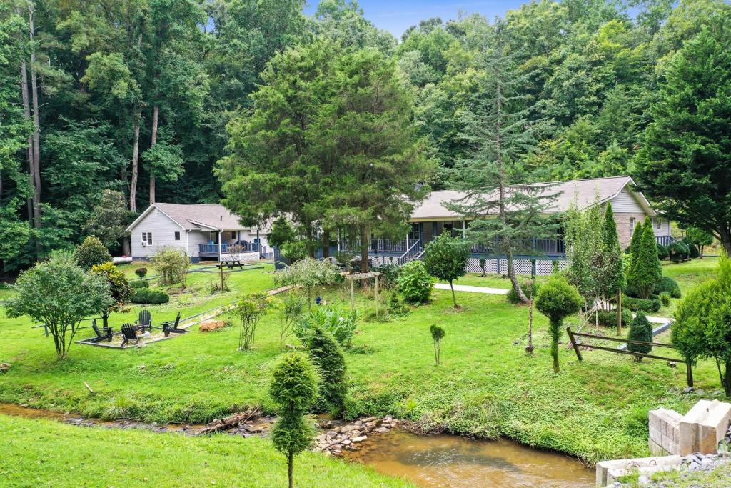 2 Separate Cabins Along a Peaceful Creek with Resort Amenities