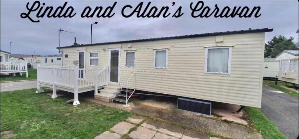 Linda/Alan's Happy Holiday Home