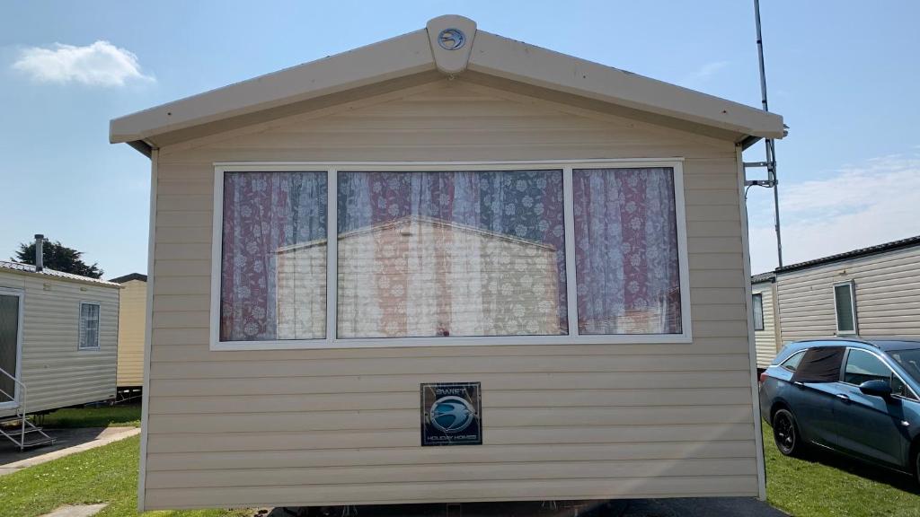 Cozy Private Static Caravan at Llyons Robin Hood - Silver Birch Way 11