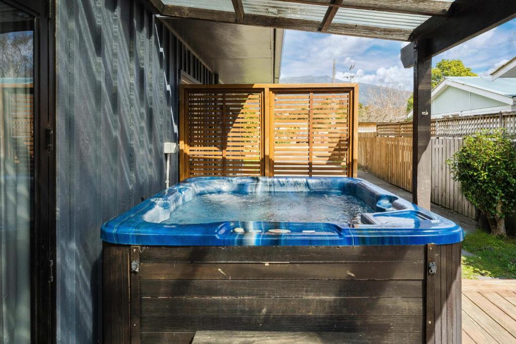 River Retreat, spa, pets, Wi-Fi