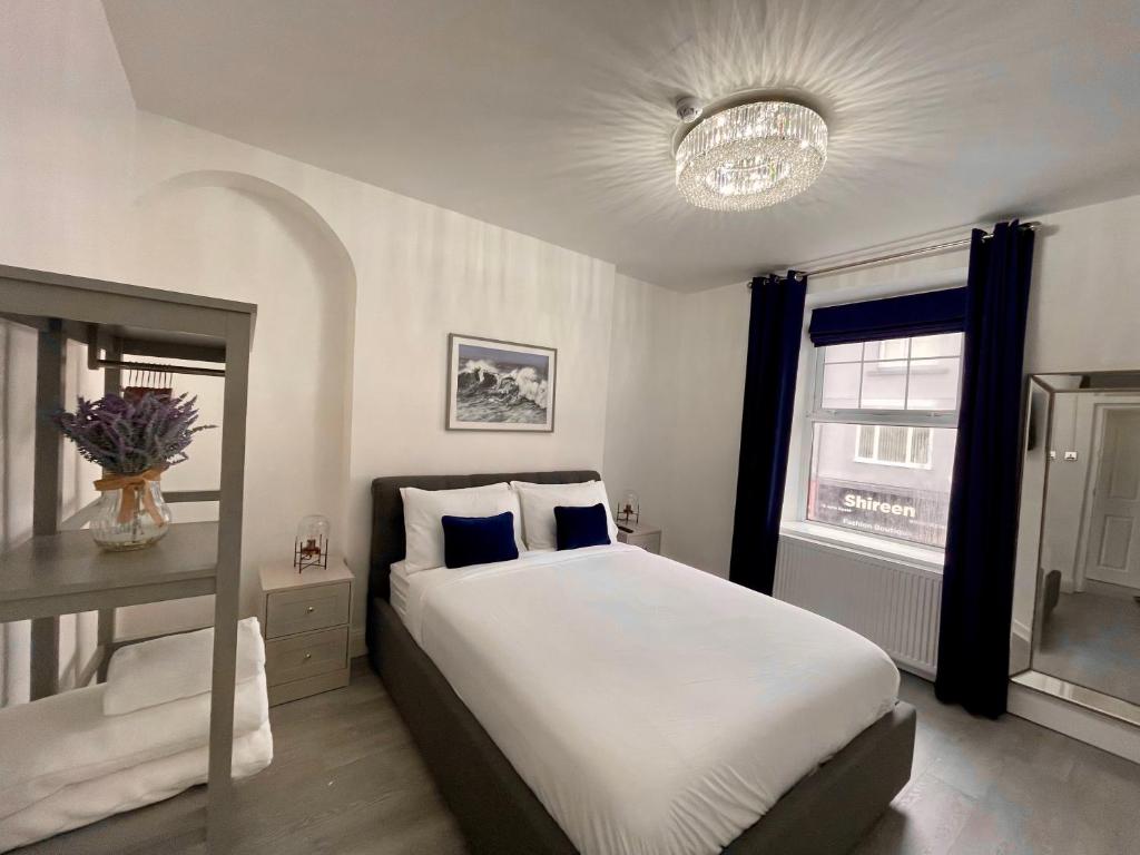 BRAND NEW 200m From Ocean, High Spec Town Centre Entire Flat, 3 Bedrooms, TVs All Rooms