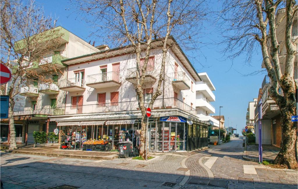 Stunning Apartment In Igea Marina With 2 Bedrooms