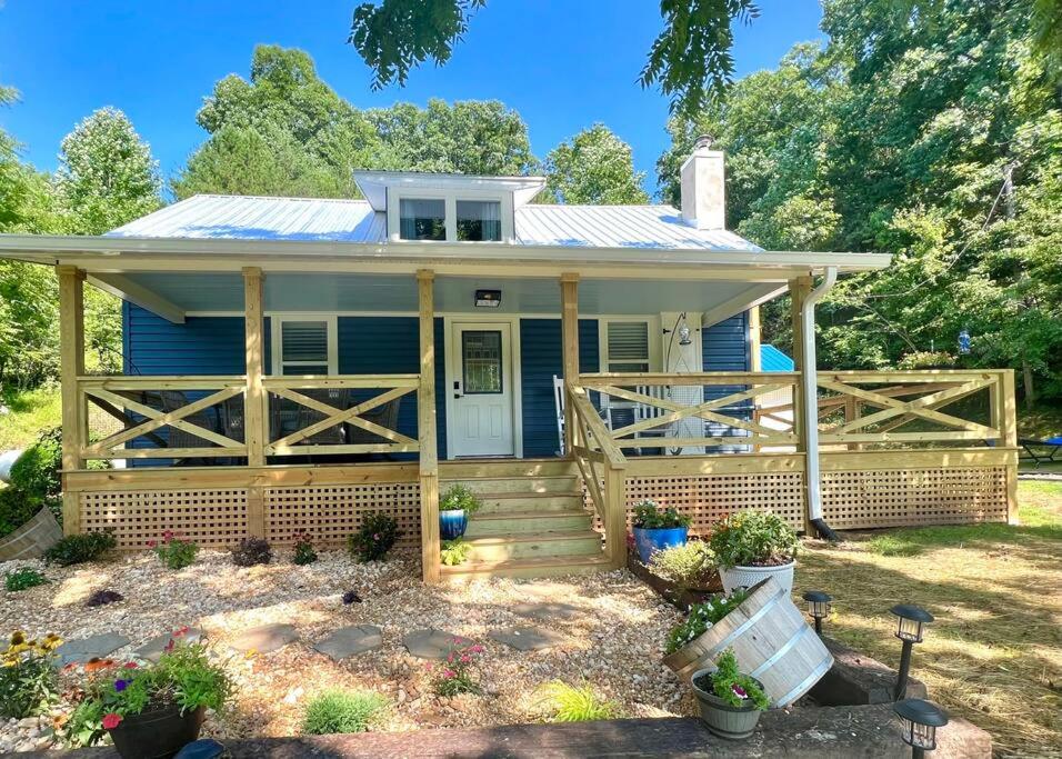 Riverside Relaxer w/Hot Tub+Fire Pit +Wifi & view
