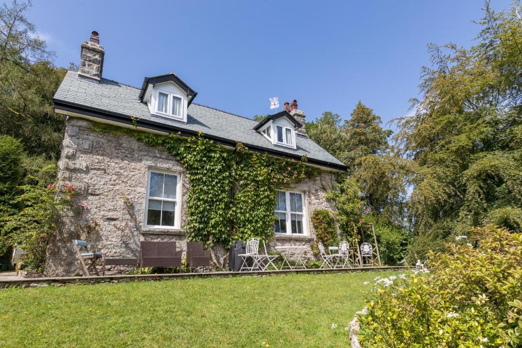Woodhaven - Luxury 4 bedroom rural retreat with hot tub near to Lake District