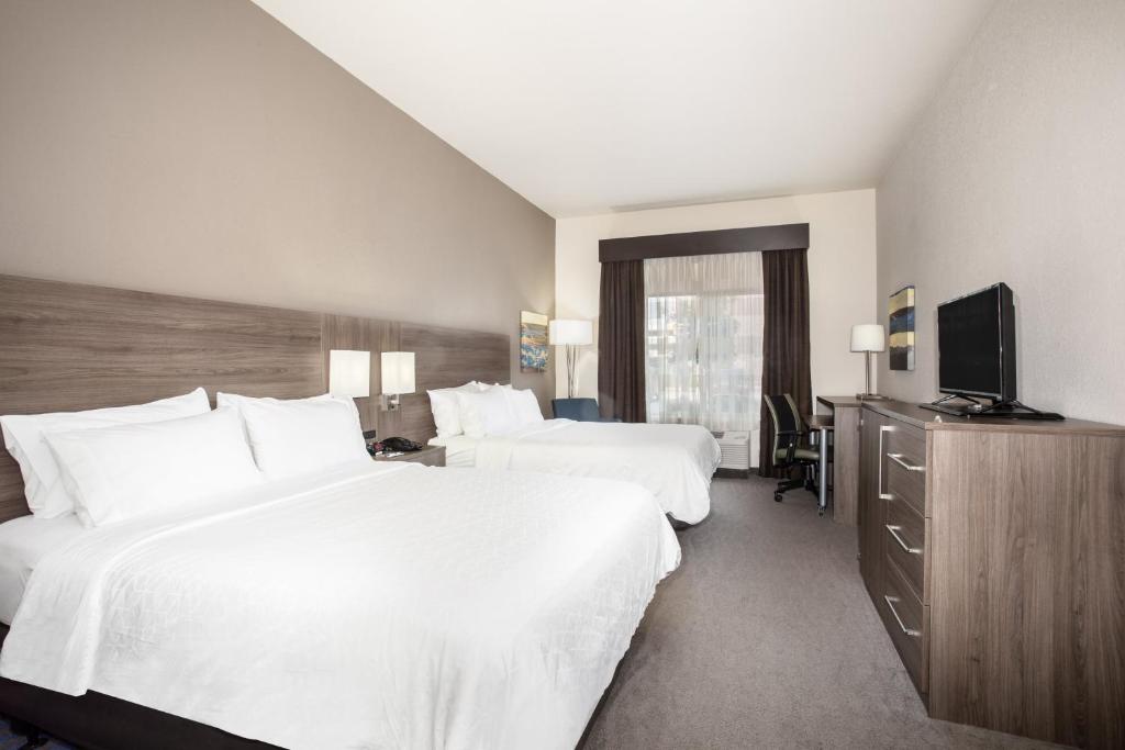 Holiday Inn Express & Suites Manhattan, an IHG Hotel