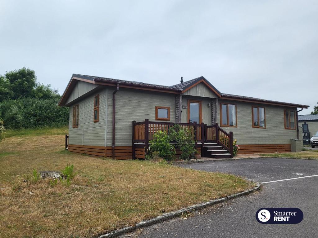 Milford on Sea - 4 Bedroom Lodge in Shorefield Country Park
