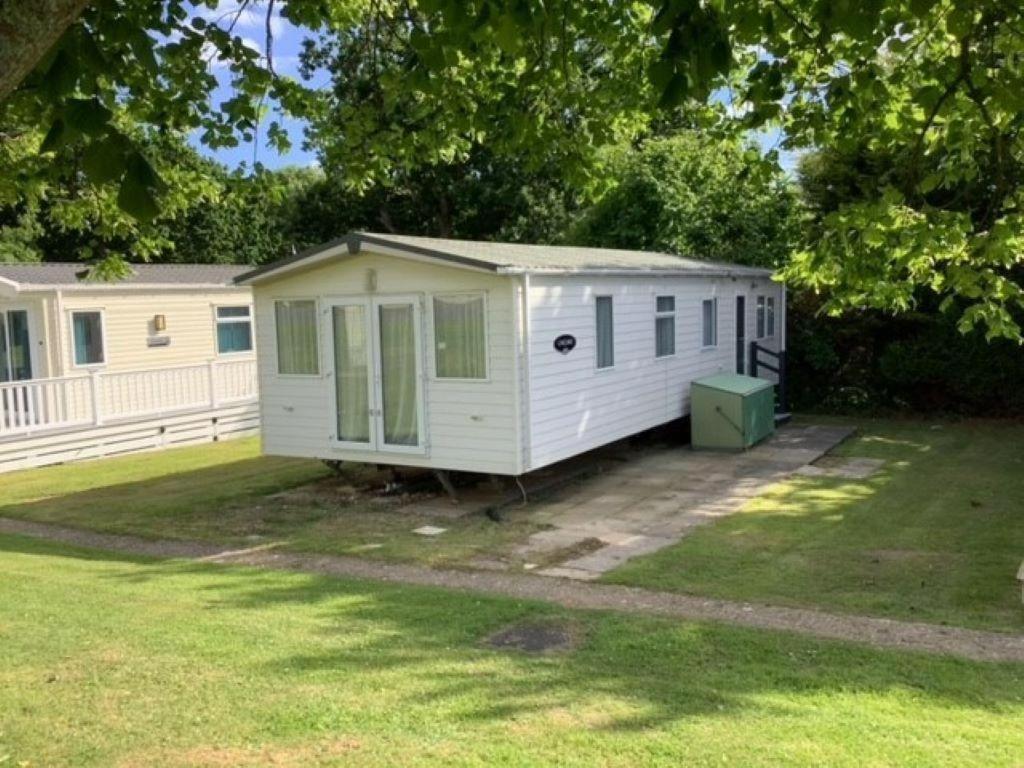 Beautiful 6 Berth Caravan With Wifi In Hampshire Ref 81337sb