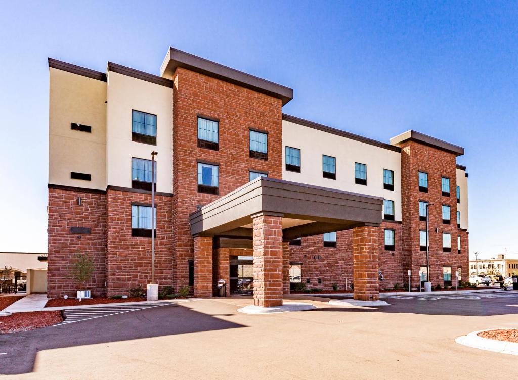 Cobblestone Hotel & Suites - Cullman