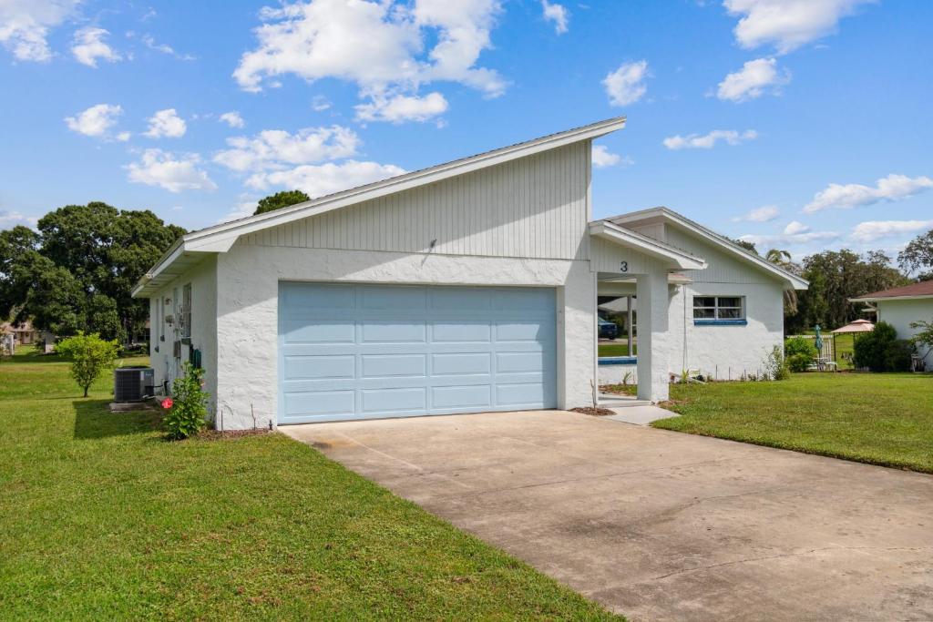 The Lake Home - PET FRIENDLY! A Beautiful Oasis In The Heart Of Florida! home