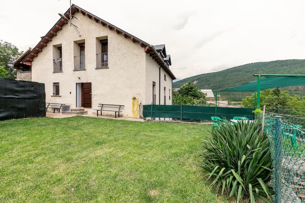Casa Luis - APARTAMENTO con JARDÍN PRIVADO en los PIRINEOS
