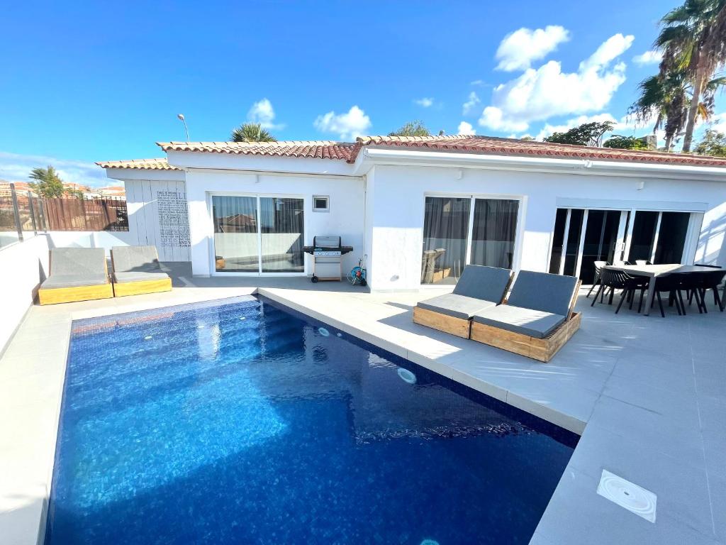 Luxury Villa Callao private heated pool