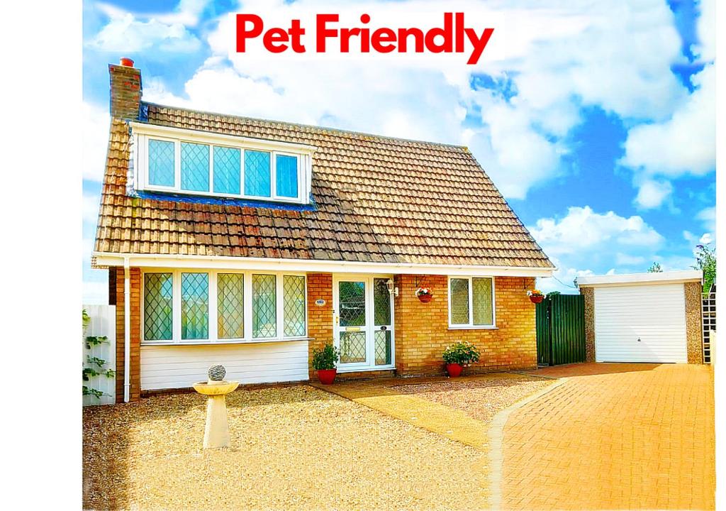 Fabulous Romantic Cottage Just mins from the Beach for the Perfect Seaside Getaway & Just 15 mins to Skegness! Pets Go for FREE!