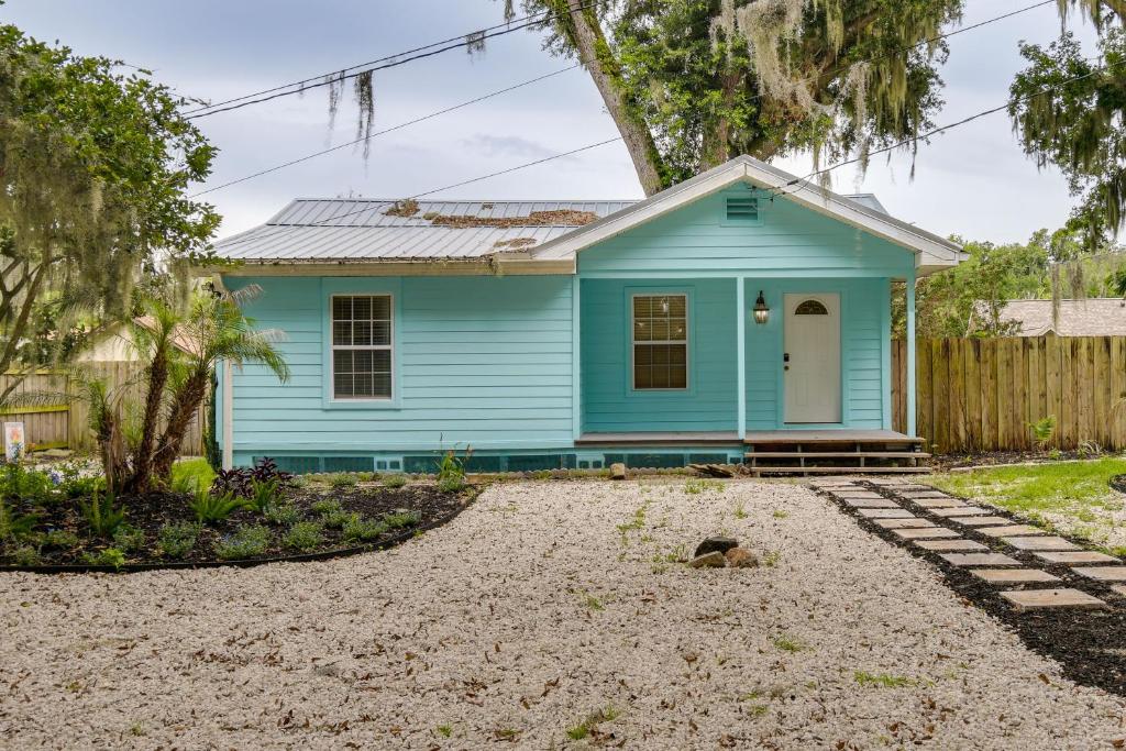 Charming Orange Park Home Near Doctors Lake!