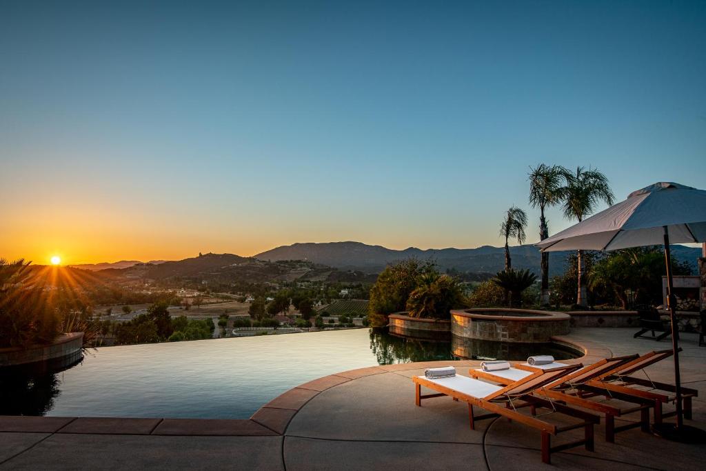 Vineyard View by Fieldtrip 8 Bd with Infinity Pool Hot Tub Games