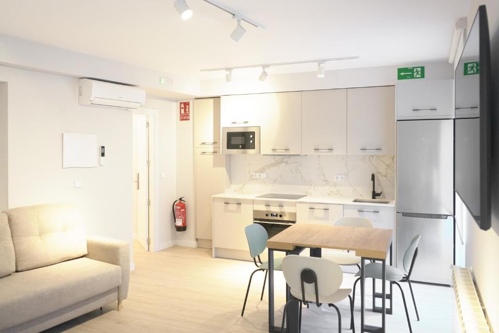 APARTAMENTOS LA FLORA BURGOS todos con aire acondicionado y ascensor