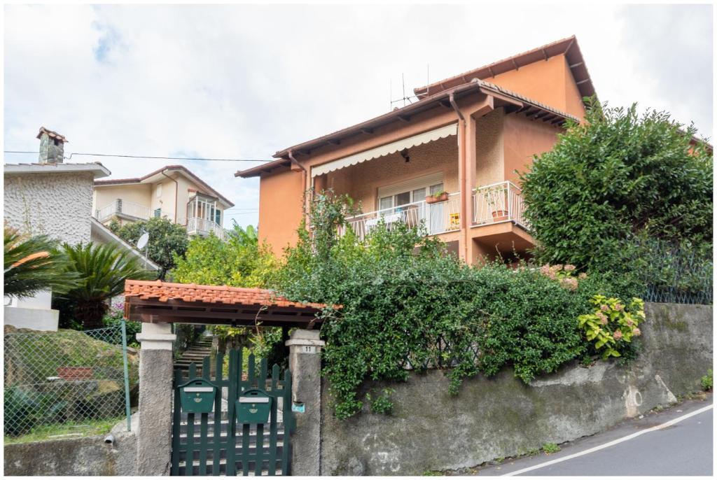 Villa Silvia, indipendente con giardino privato e garage