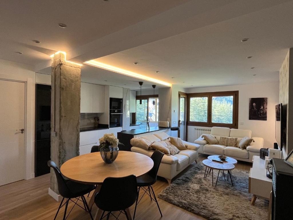 San Bernardo Apartamento de lujo con ascensor, Wifi y vistas a Collarada
