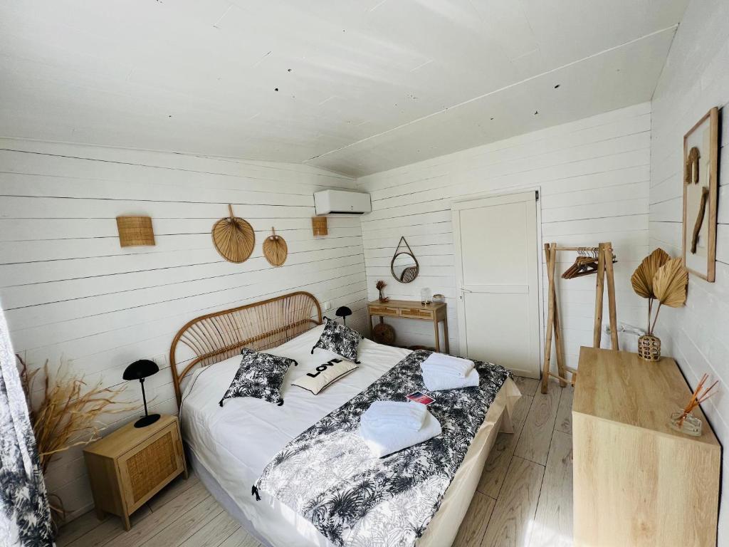 Cabane le Flamant avec jardin, piscine chauffée et parking