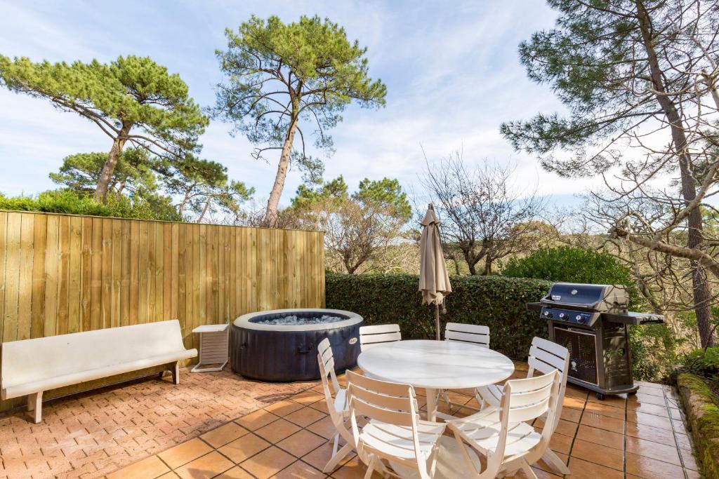 Appt privé / piscine jacuzzi / 10 min à pied de la plage