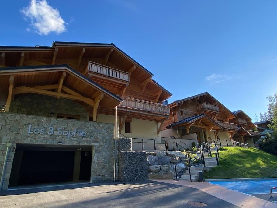 Gorgeous 2 bedroom, 2 full bath, ski in apartment!