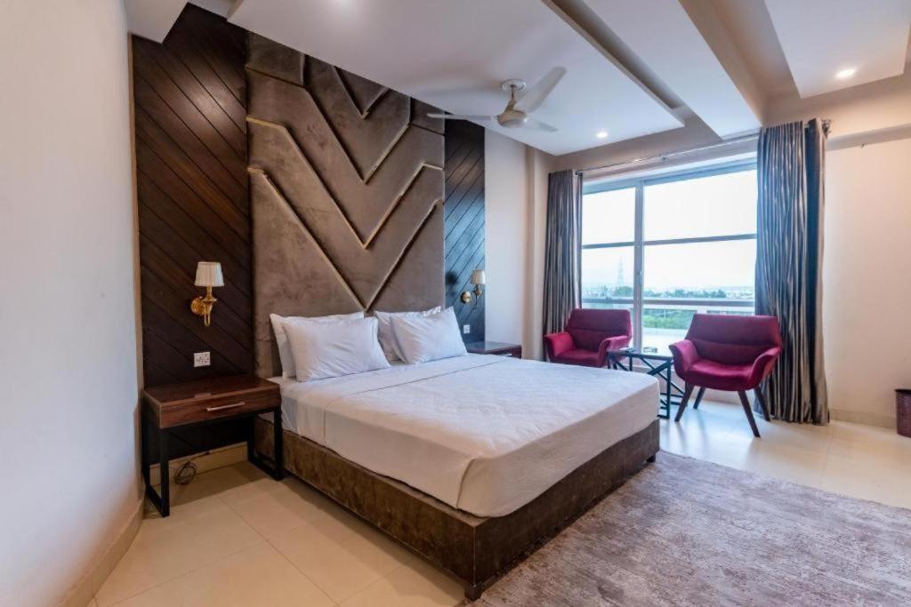Shelton Boulevard Hotel Lahore
