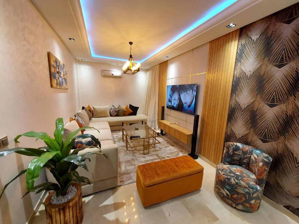 luxury downtown apartment of 80m2 in front of Hassan 2 Mosquē and sea from family , pour famille , INTERDIT COUPLES ARAABIC NON MARIÉ, FORBIDDEN UNMARRIED ARAABIC COUPLES basement car park