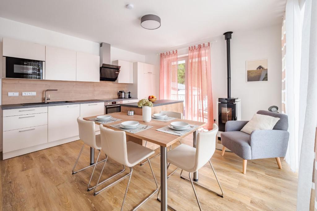 Deluxe Apartment Lipno - Lake Side Village, Frymburk nad Vltavou