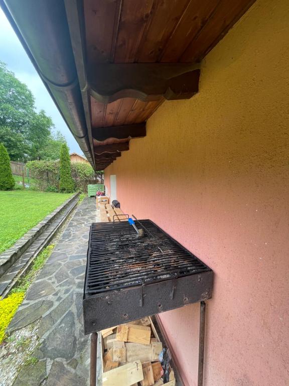 Locuința extraodinară cu șemineu ,grădina , foișor