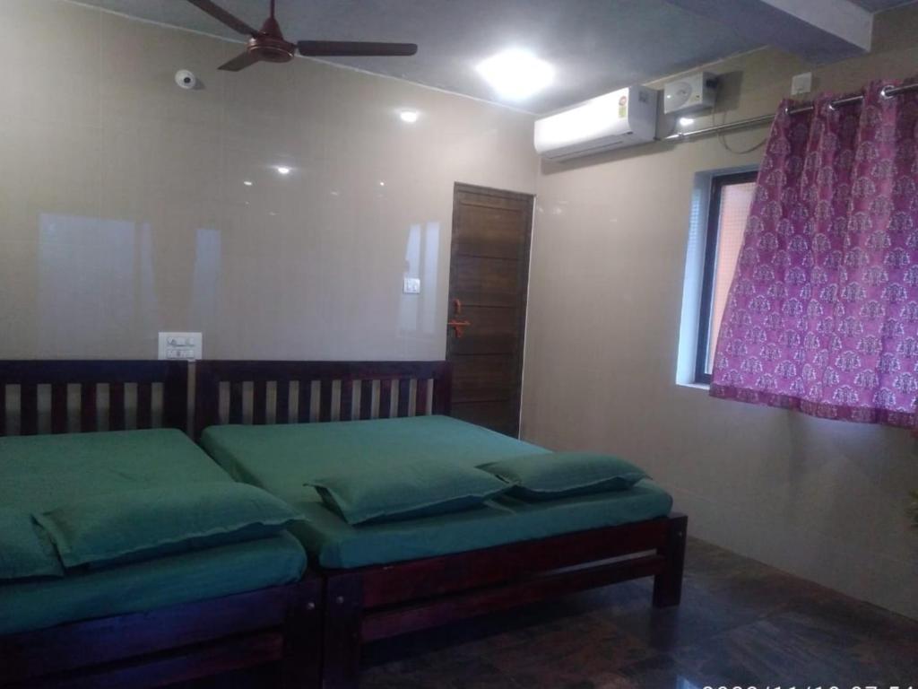 Somnath Bandekar Home Stay In Beach Side AC Room