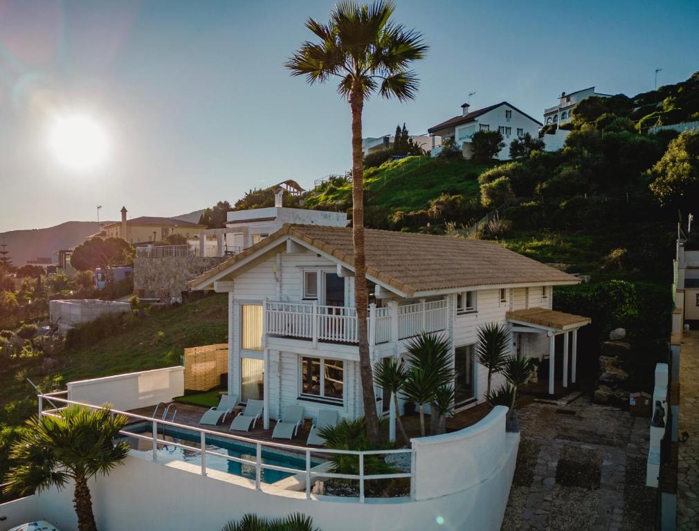 Increíble Villa de madera con vistas al mar
