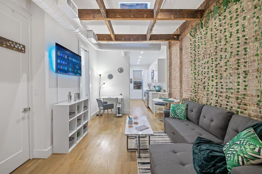 Chic Industrial Home In City Center