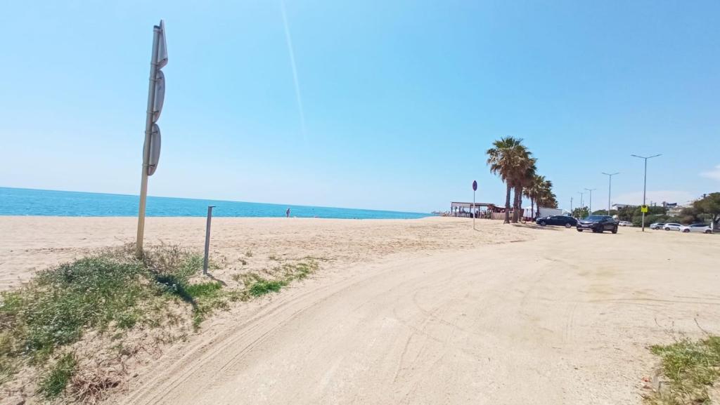 Apartment with sea views 50m from the beach