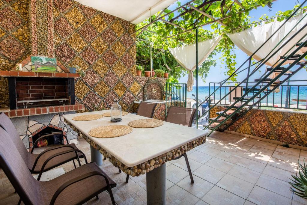 Golden Sunset Beach Apartment