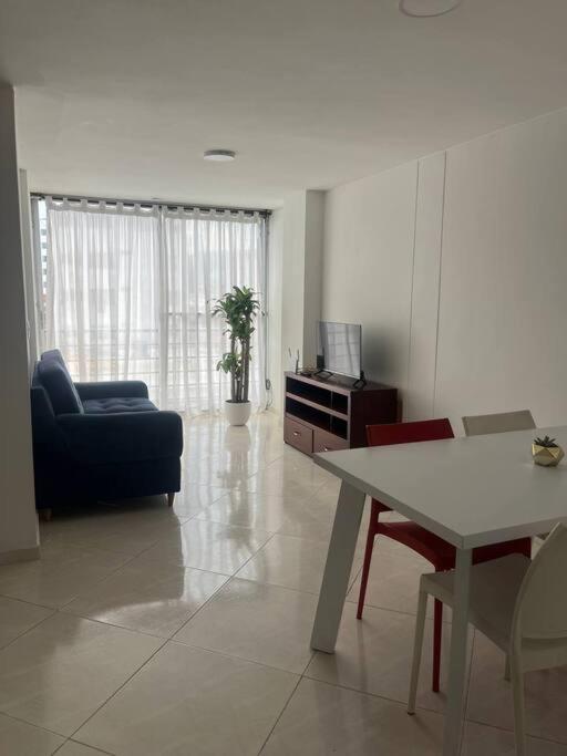 Apartamento bien ubicado.