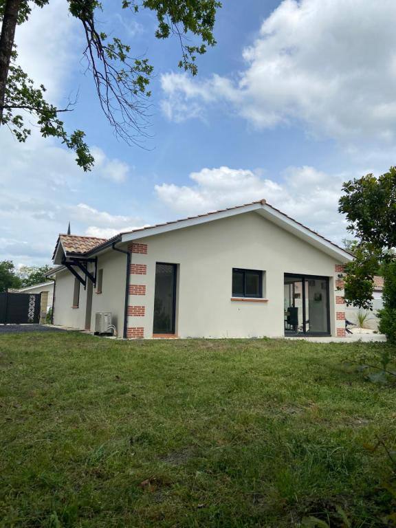 Maison plain pied Audenge 95m2 jardin privatif avec terrasses et parking