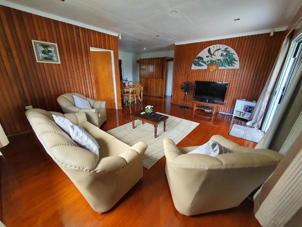 Loverly 3 Bedroom rental pool outdoor area